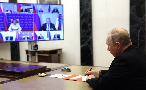 Putin: Batı, son Ukraynalıya kadar Rusya ile savaşmaya karar vermiş
