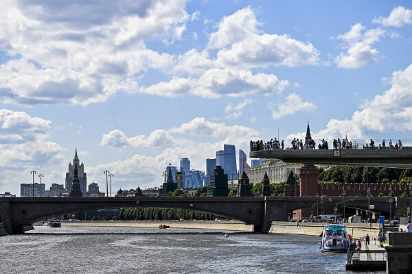 Moskova 2023 yaz sıcak nehir