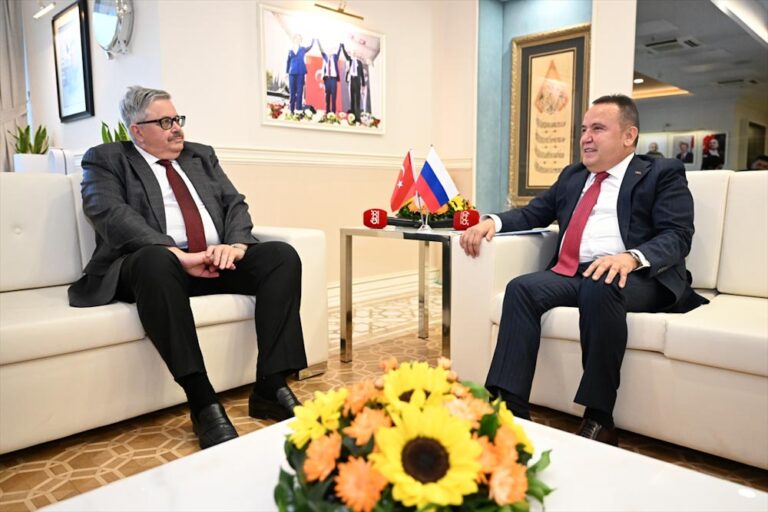 Rus büyükelçi Erkhov’dan Antalya Büyükşehir Belediye Başkanı Böcek’e ziyaret