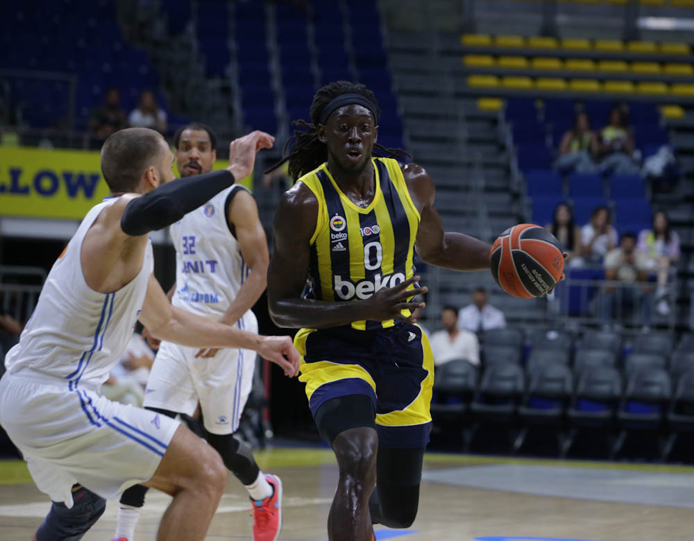 Fenerbahçe, Zenit’e fark attı