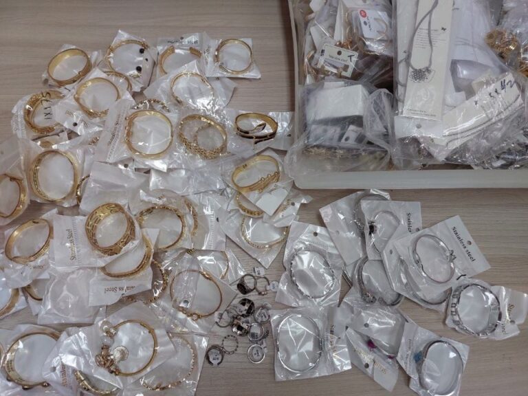 Türkiye’den Rusya’ya 5 kg mücevher ile gelince…