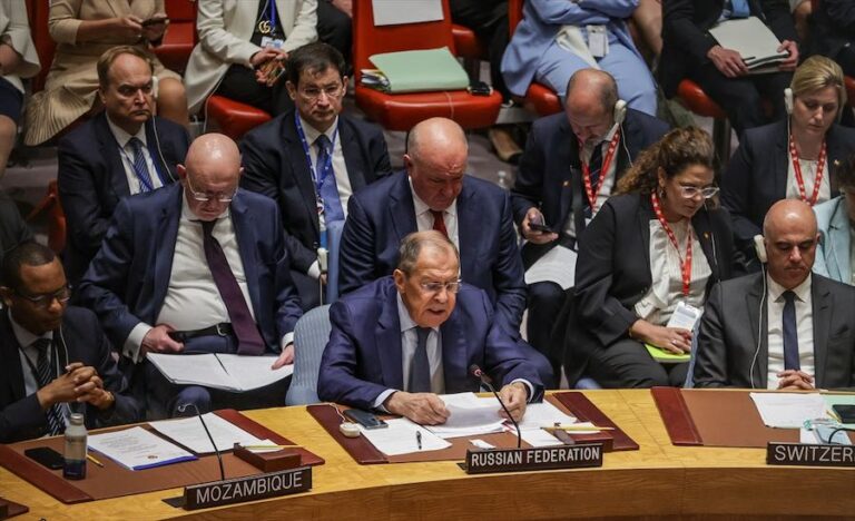 Lavrov: Zelensky’nin barış formülünü gerçekleştirilemez