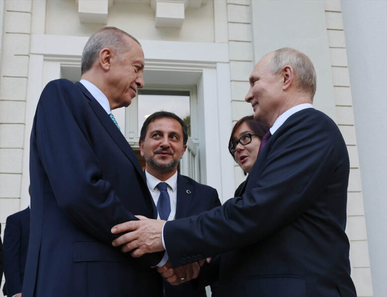 Putin, Erdoğan’ı yaklaşan Yeni Yıl dolayısıyla tebrik etti
