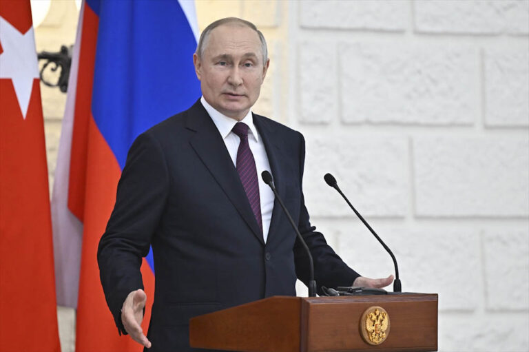 Putin: Türkiye ile tüm alanlarda ilişkiler olumlu şekilde gelişiyor