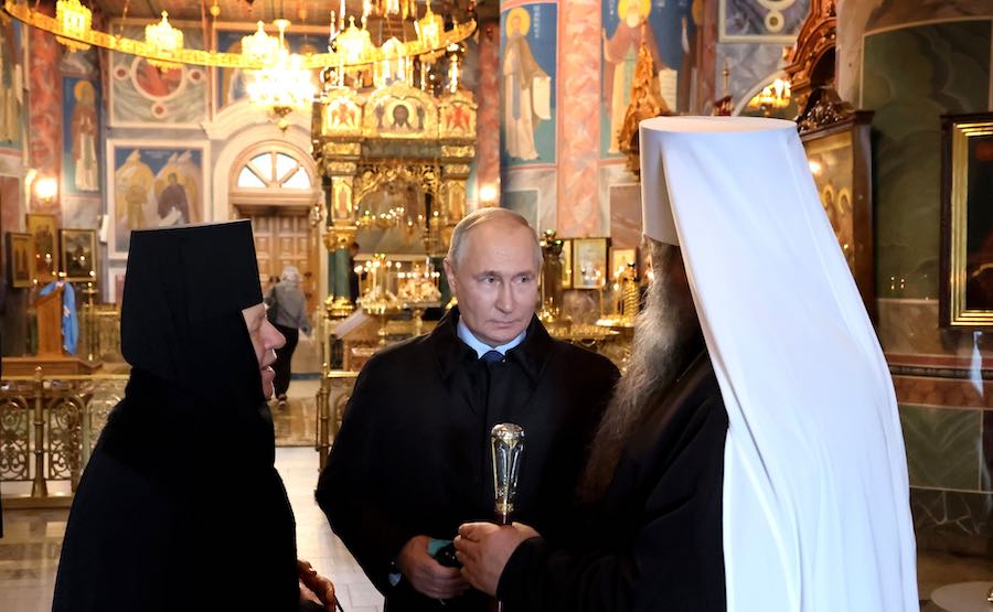 Putin, Patrik Kirill’in babası tarafından vaftiz edildiğini söyledi