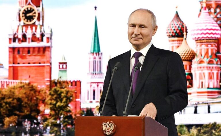 Putin: Rusya, birçok zorluğa rağmen tüm planlarını uyguluyor