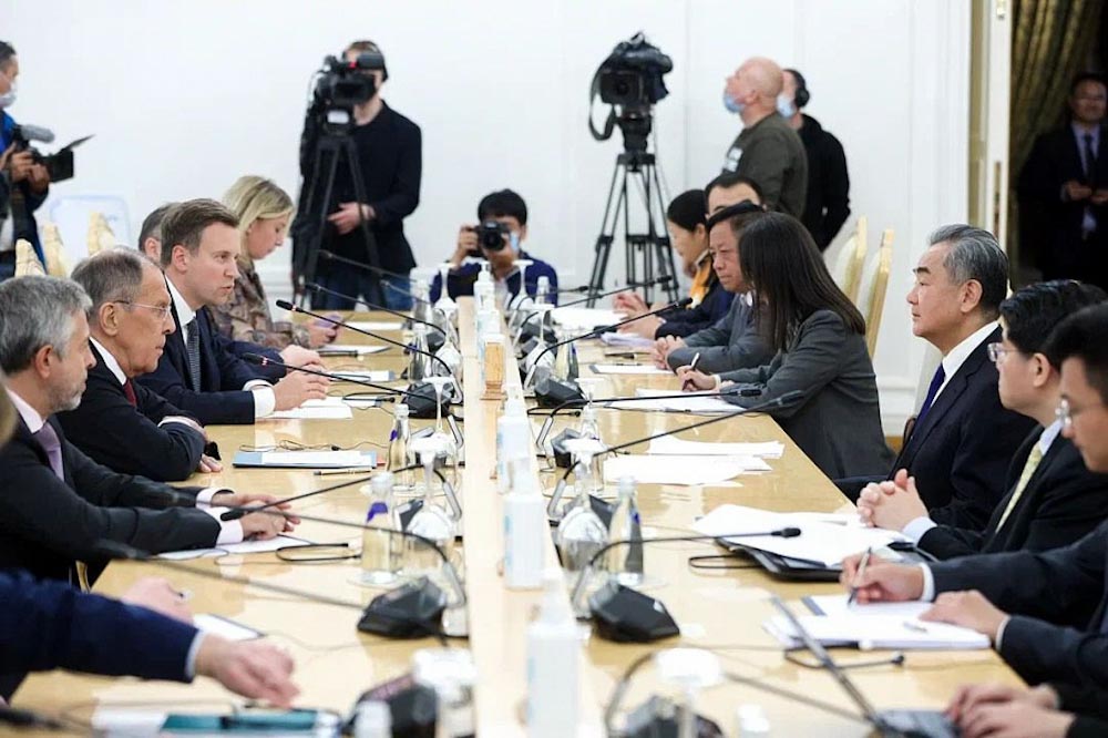 Çin: “Rusya ile çok kutuplu bir dünya oluşumuna katkıya hazırız”