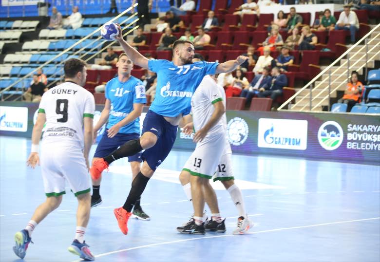 Sakarya Büyükşehir Belediyesi evinde  Zenit’e farklı yenildi