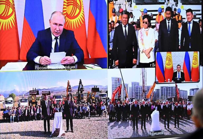 Putin, Kırgızistan’da 3 okulun temel atma törenine katıldı