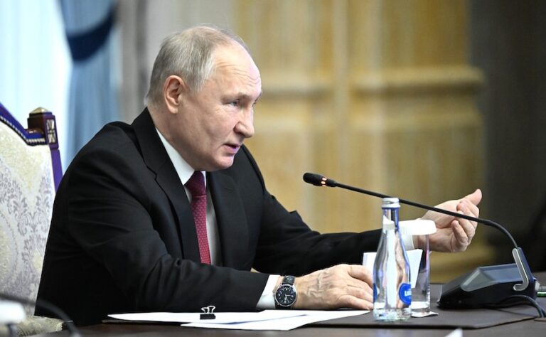 Putin, Rus ordusunda görev yapan yabancıların vatandaşlığına ilişkin kararnameyi imzaladı