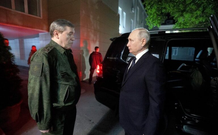 Putin, Rostov’daki Silahlı Kuvvetler Karargâhını ziyaret etti