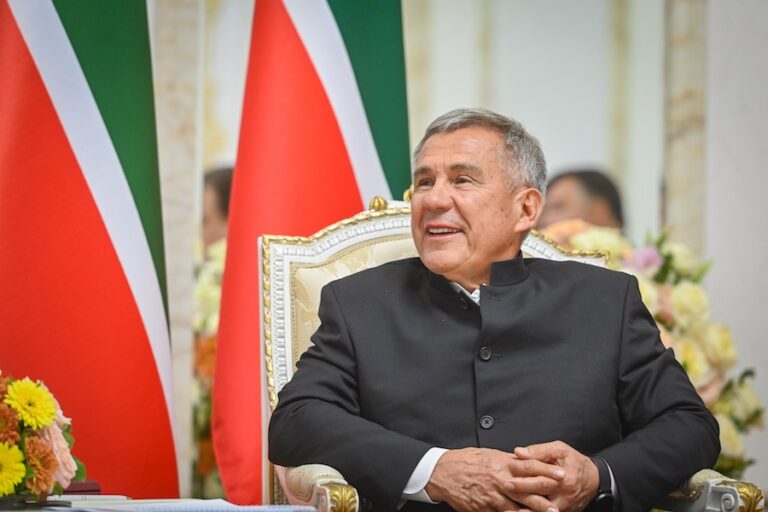 Ticaret Bakanı Bolat, BAE’de Tataristan lideri Minnihanov ile görüştü