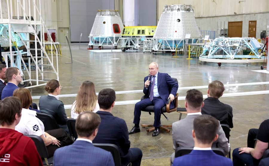 Putin: Bütçe bazı kalemlerde daralıyor, ancak genel olarak güvenilir