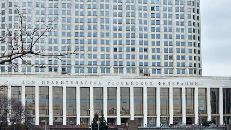 Hükümet bazı malların ithalat ve ihracatına yönelik kısıtlamaları uzattı