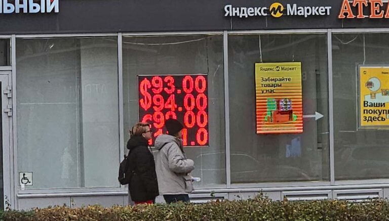 Ruble, dolar ve euro karşısında değer kaybını sürdürüyor