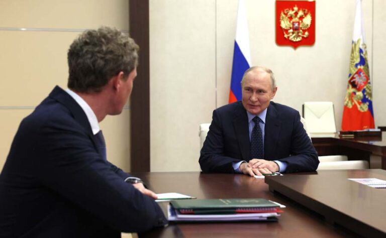 Putin, Federal Vergi Servisi Başkanı Egorov ile görüştü