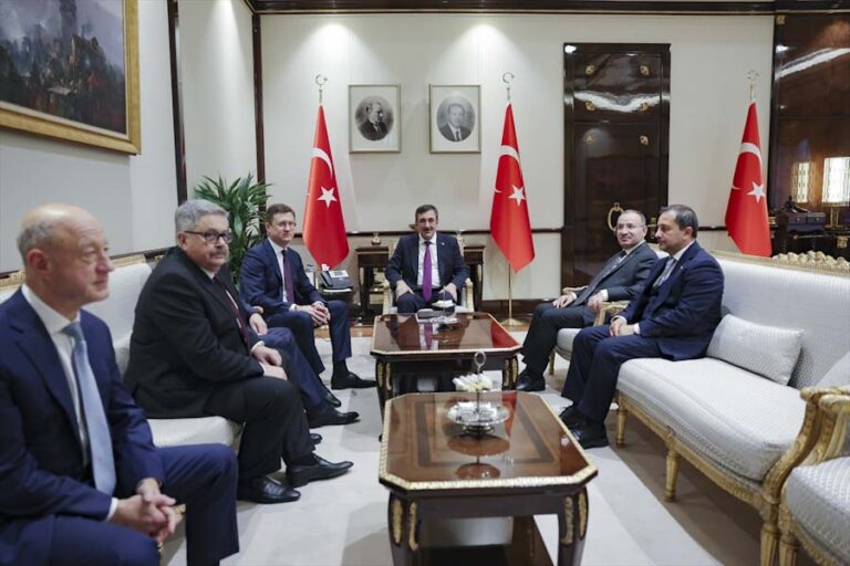 Cumhurbaşkanı Yardımcısı Yılmaz, Rusya Başbakan Yardımcısı Novak’ı kabul etti