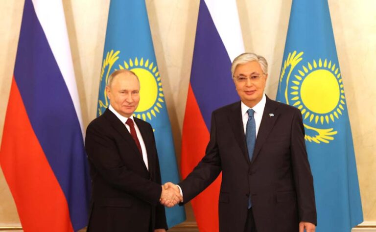 Putin ve Tokayev, Kazakistan’da ikili ilişkiler ve karşılıklı ticareti görüştü