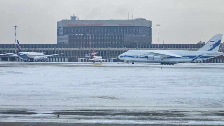 Rosaviatsiya: Moskova havalimanları yoğun kar yağışına rağmen planlı çalışıyor