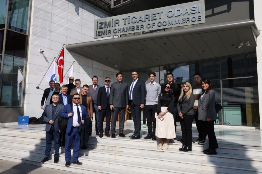 Tataristan heyeti, İzmir’de iş insanlarıyla ikili görüşme yaptı