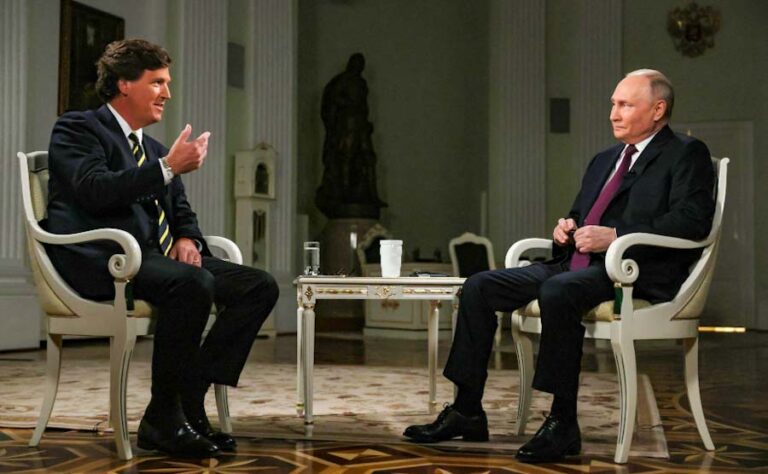 Tucker Carlson, Putin’in Ukrayna’daki çatışmayı sona erdirmek istediğini savunuyor