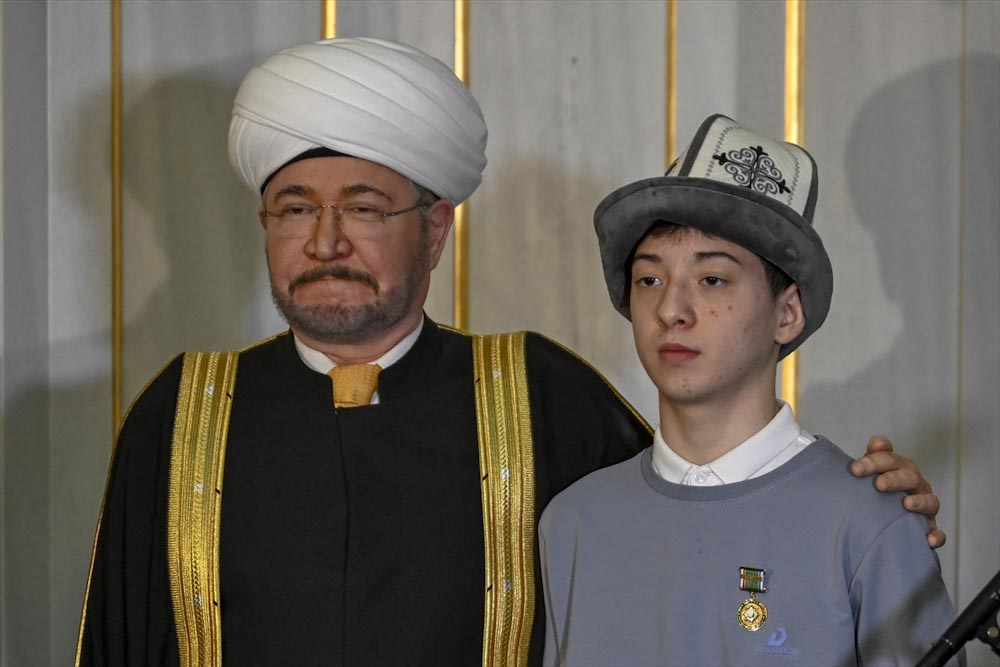 Terör saldırısında onlarca hayatı kurtaran Müslüman gence hizmet madalyası