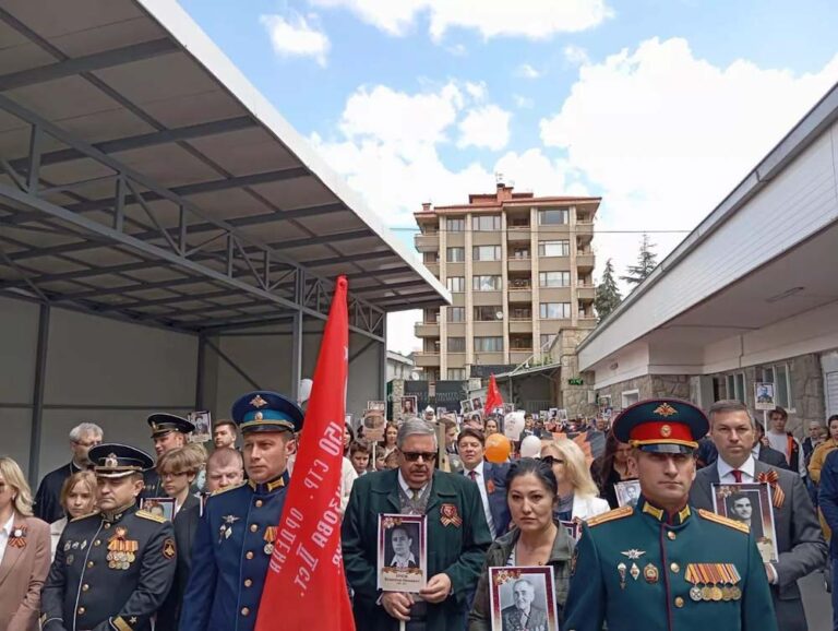 Rusya’nın Ankara Büyükelçiliği’nde “Ölümsüz Alay” yürüyüşü düzenlendi