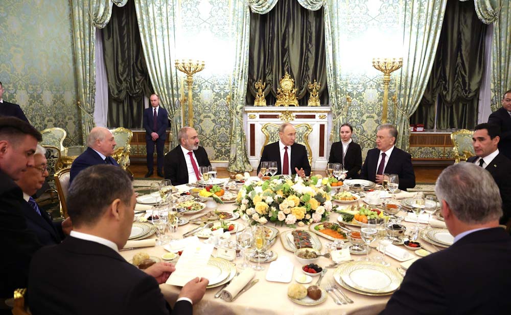 Putin ile Paşinyan, bölgesel güvenlikle ilgili konuları görüştü