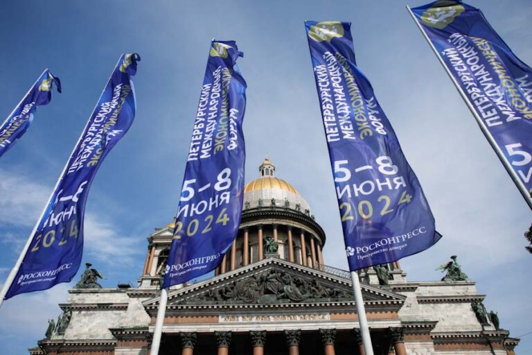 St. Petersburg Ekonomi Forumu başladı