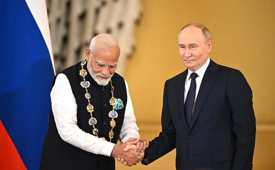 Putin, Hindistan Başbakanı Modi’ye Aziz Andreas Nişanı verdi