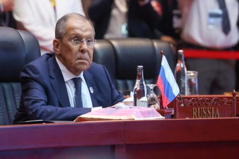 Lavrov: “ABD kırmızı çizgilerimiz hakkında şaka yapılmaması gerektiğini anlamalı”