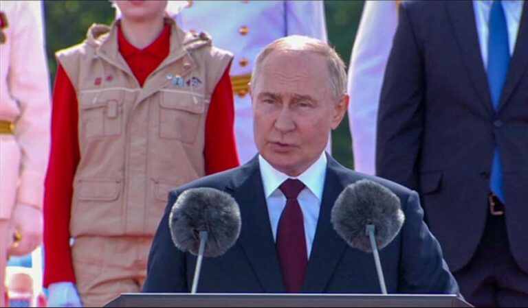 Putin: Rusya, her türlü senaryoya hazırlıklı olmalı