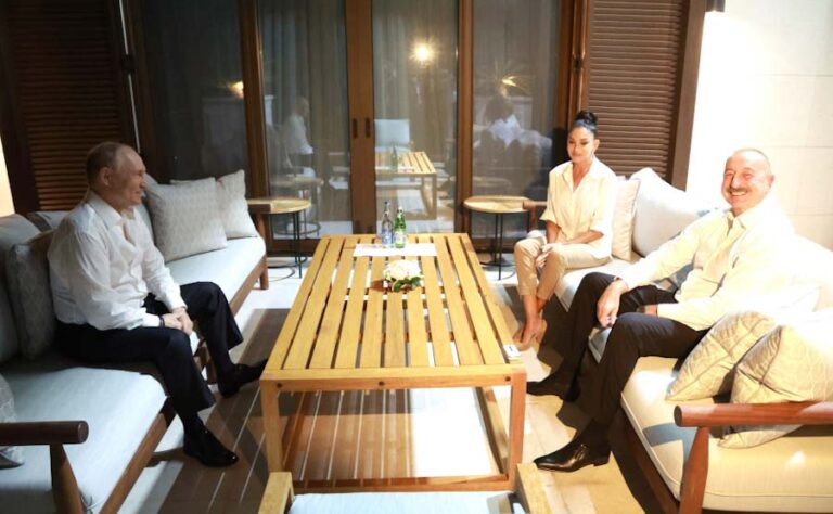 İlham Aliyev, Vladimir Putin’i evinde ağırladı