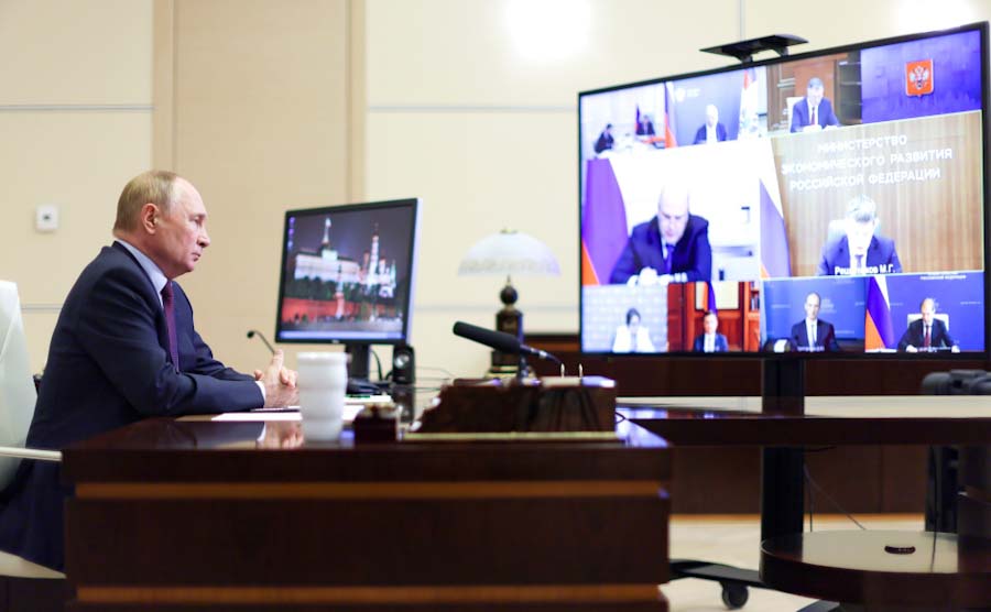 Putin, hükümet ile ekonominin büyümesi ve Rusların gelirlerini görüştü