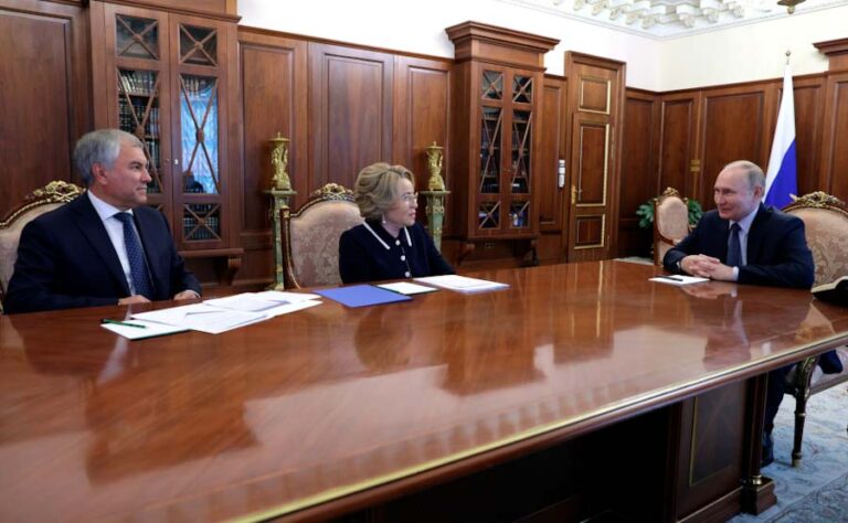 Putin, Volodin ve Matviyenko ile bir araya geldi