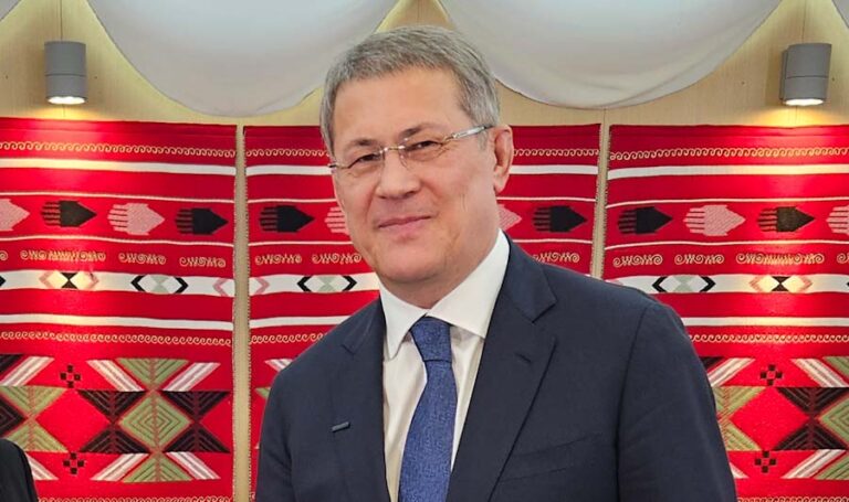 Türkçe bilen lider bir kez daha seçildi