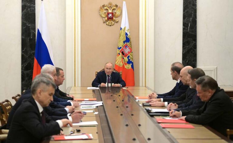 Putin: Rusya’ya uluslararası ödemelerde zorluk çıkarılmak isteniyor, ancak işler yolunda