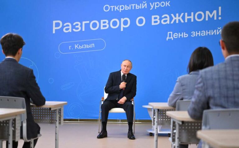 Putin: “Günde altı saat uyuyorum, ama bu yeterli değil”