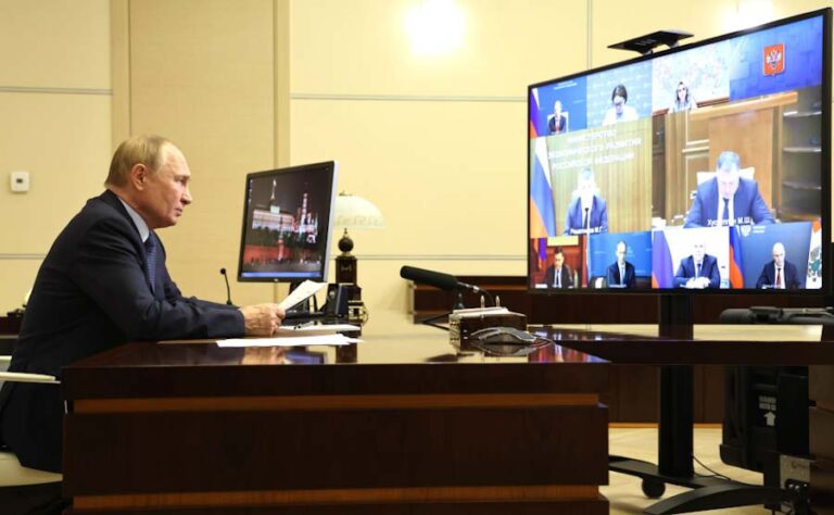 Putin, geçen yıl orduya 1,5 milyondan fazla dron teslim edildiğini bildirdi