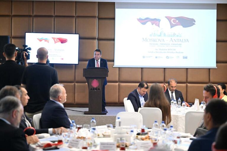 Türk ve Rus iş insanları Antalya’da buluştu