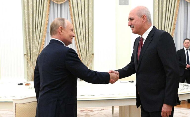 Putin, TBMM Başkanı Kurtulmuş ile Aşkabat’ta görüştü