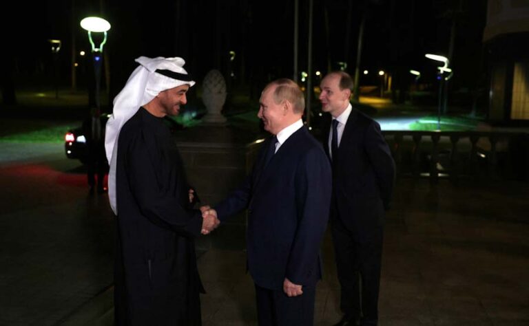 Putin’in BAE Devlet Başkanı ile gayriresmi akşam yemeği başladı.