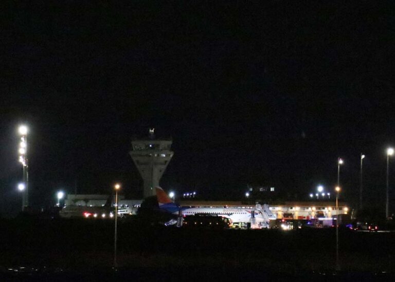 Antalya Valiliğinden Rusya-Antalya uçağının motorunda çıkan yangına ilişkin açıklama