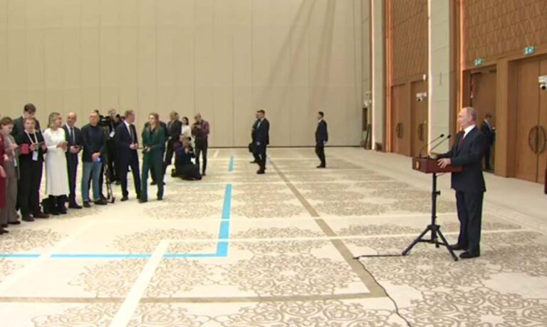 Putin’den Merkel’e tekrar özür: “Köpek olayını bilseydim yapmazdım”