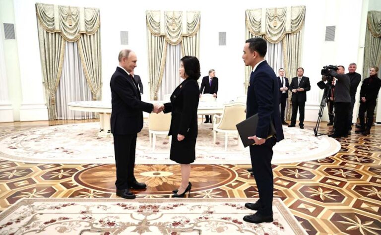 Rusya Devlet Başkanı Putin, Kuzey Kore Dışişleri Bakanı Choe ile görüştü