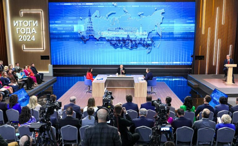 Putin’in geleneksel yıllık basın toplantısı başladı