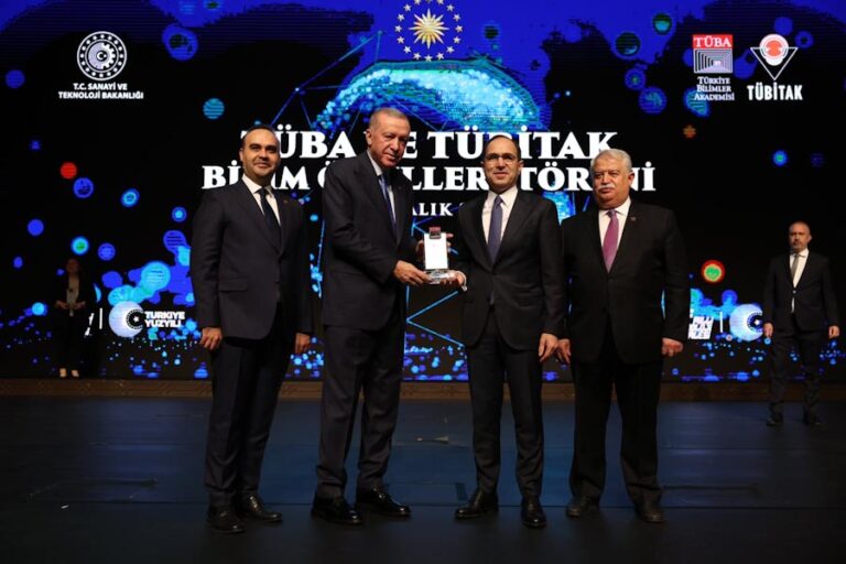 Büyükelçi Bilgiç’e prestijli ödül!