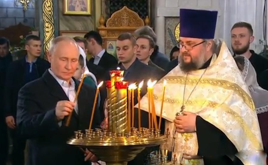 Putin, Noel’i Poklonnaya Tepesi’ndeki Georgiy Zafer Tapınağı’nda kutluyor