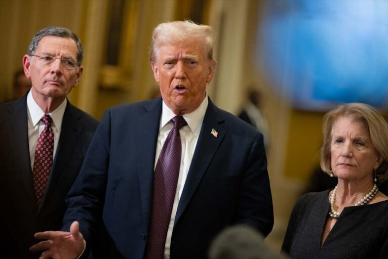 Trump’tan Medvedev’e uyarı: “Sözlerine dikkat etsin”