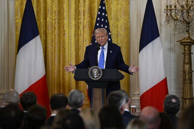 Trump, Zelenskiy’nin anlaşma imzalamaya hazır olduğunu duyurdu